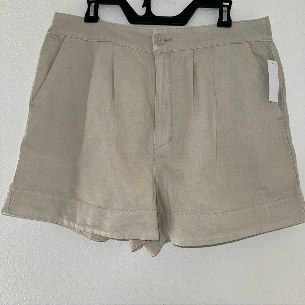 Joie Women’s Pleated Shorts Large 80% Cotton 20% Linen Color Rainy Day (Khaki)